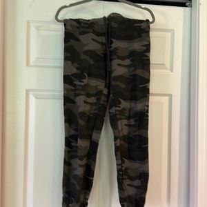 Wild fire xsmall camouflage joggers
